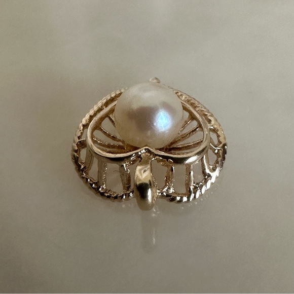 14k Solid Gold Heart Shaped Basket Pendant with Pearl Center - Picture 4 of 16